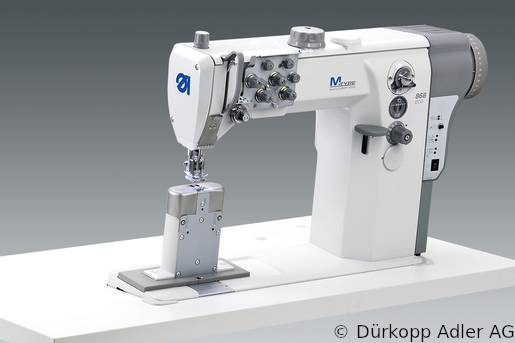 868-290020-M Двухигольная машина челночного стежка с колонковой платформой. Нижний, игольный транспортеры и верхний альтернирующий транспортер лапка  Встроенный привод M-TYPE (0868 990207 026)