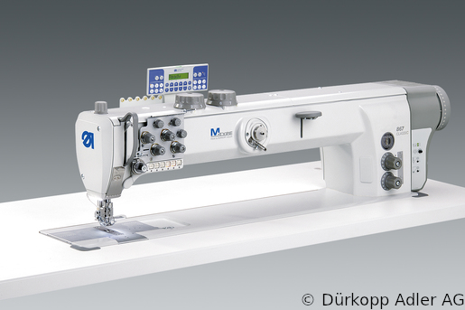 867-290342-70-M Двухигольная длиннорукавная (700мм) швейная машина челночного стежка с плоской платформой, с нижним, игольным и верхним альтернирующим транспортером лапкой. Встроенный привод M-TYPE  (0867 990304 024)
